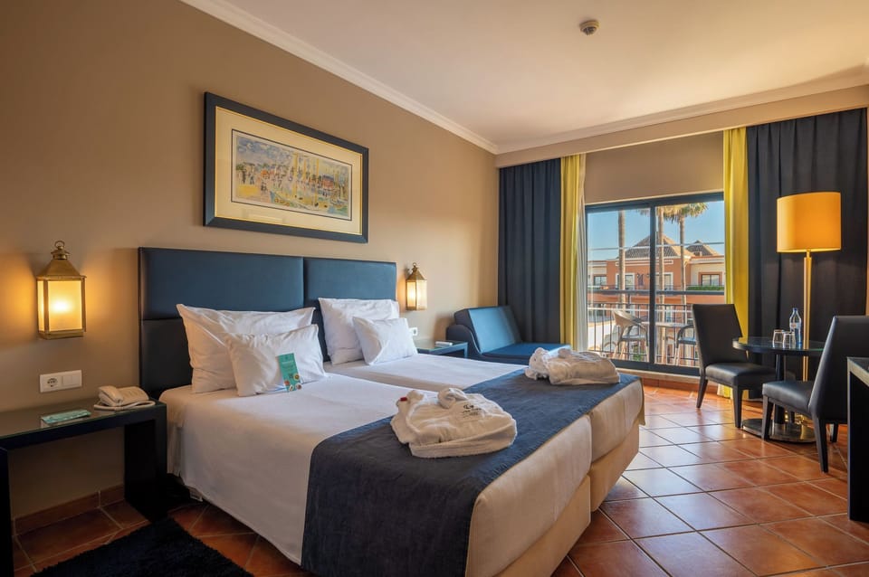 Superior Twin Room | 1 bedroom, minibar, in-room safe, desk
