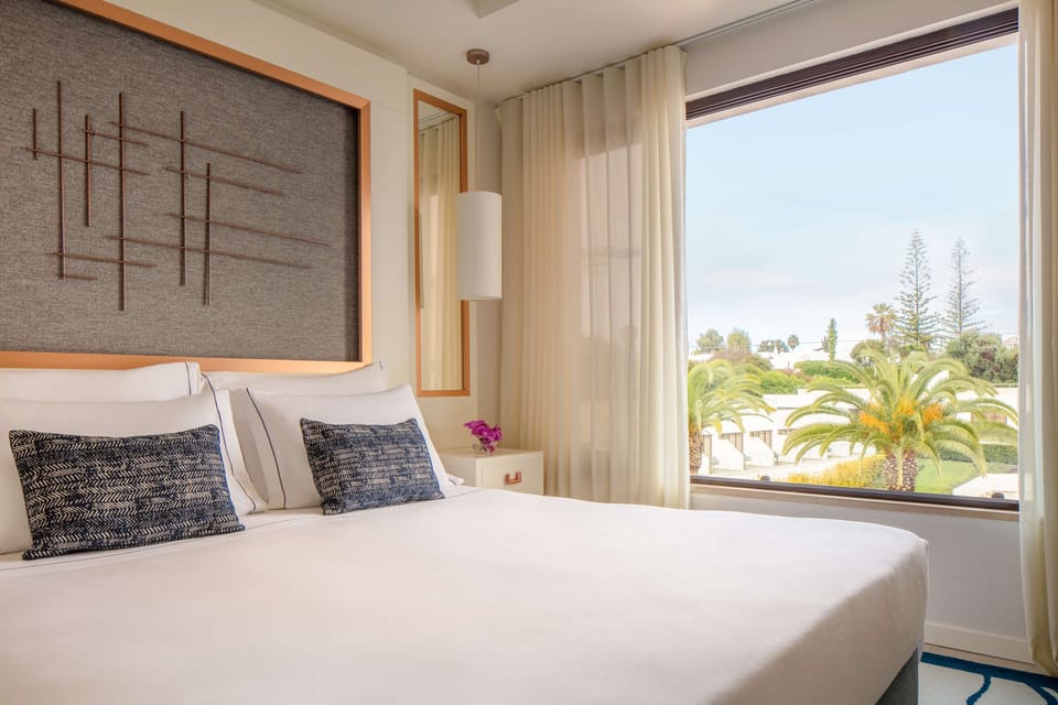 Superior Double Room | Minibar, in-room safe, desk, blackout drapes