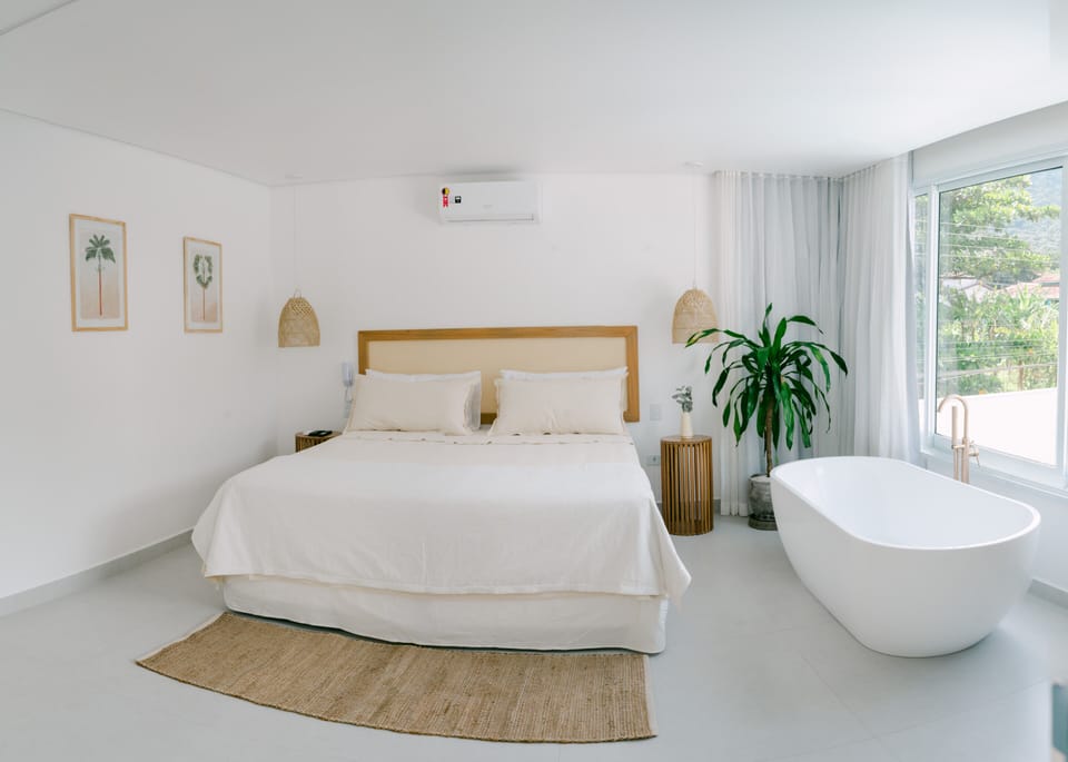 Suite Master | Premium bedding, pillowtop beds, minibar, free WiFi
