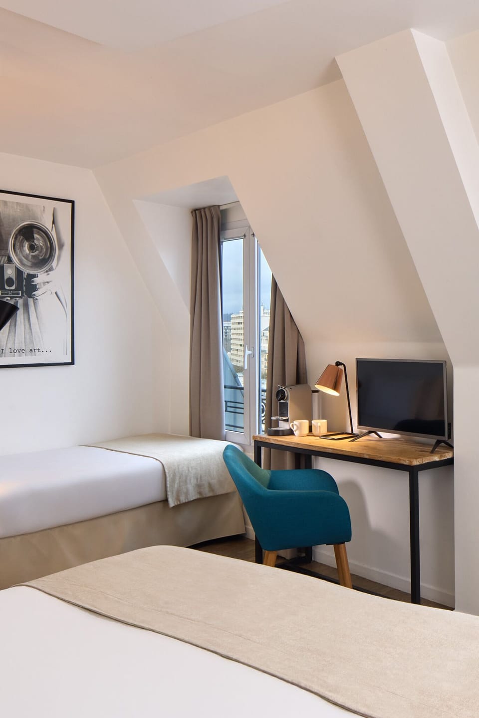 Triple Room | In-room safe, desk, laptop workspace, blackout drapes