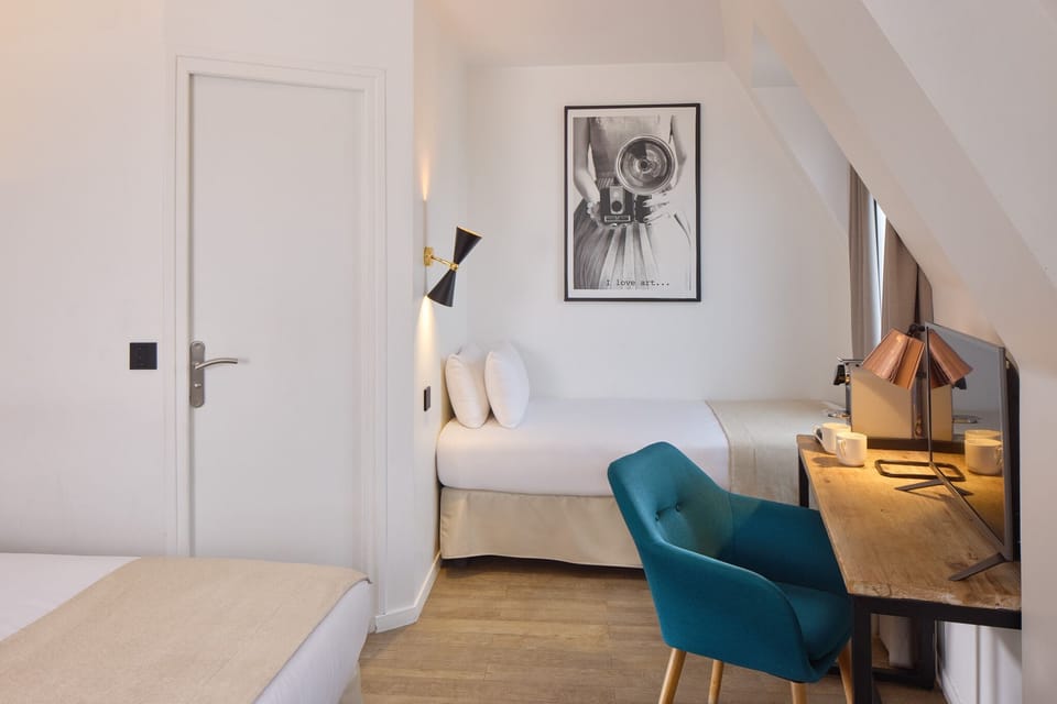 Triple Room | In-room safe, desk, laptop workspace, blackout drapes