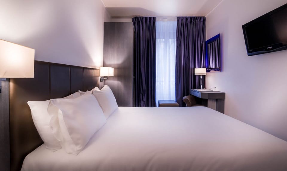 Double Room | Premium bedding, minibar, in-room safe, blackout drapes