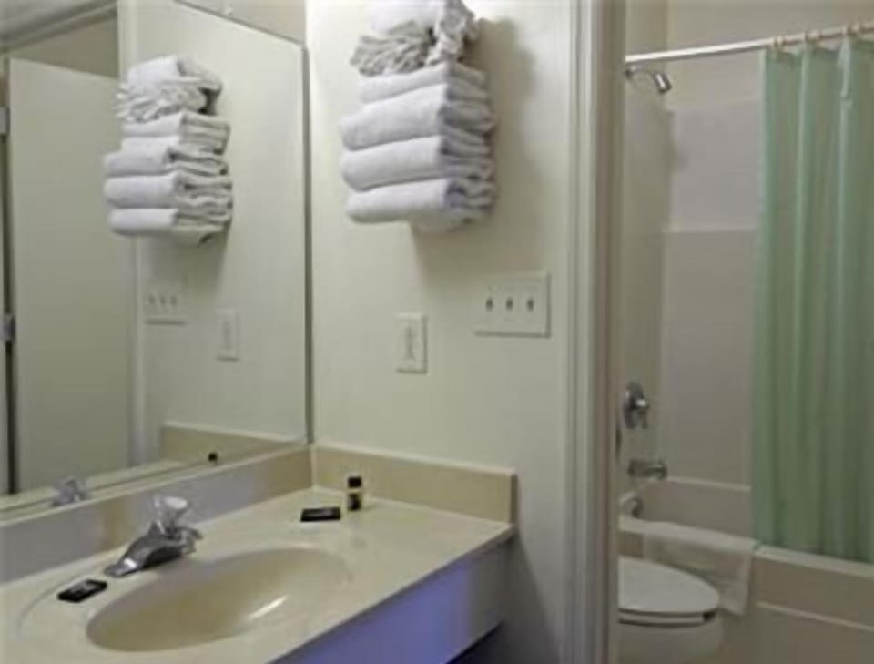 Combined shower/tub, eco-friendly toiletries, hair dryer, towels