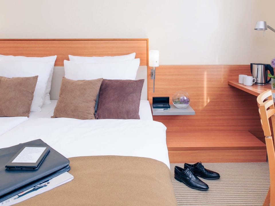 Standard Room, 1 Double Bed, Non Smoking | Desk, blackout drapes, soundproofing, iron/ironing board