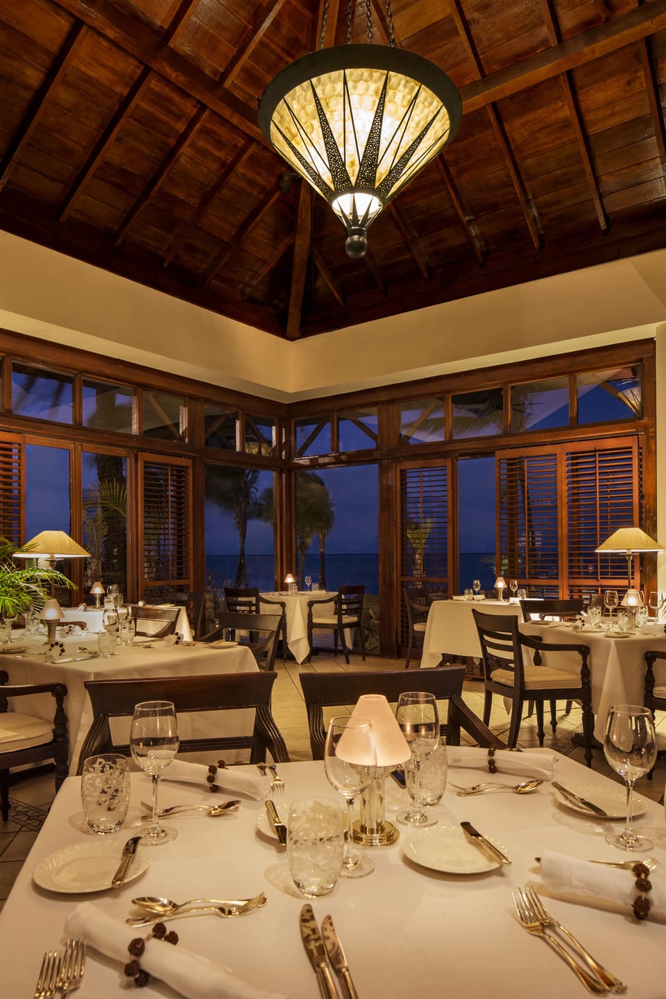2 restaurants; breakfast, lunch, and dinner served