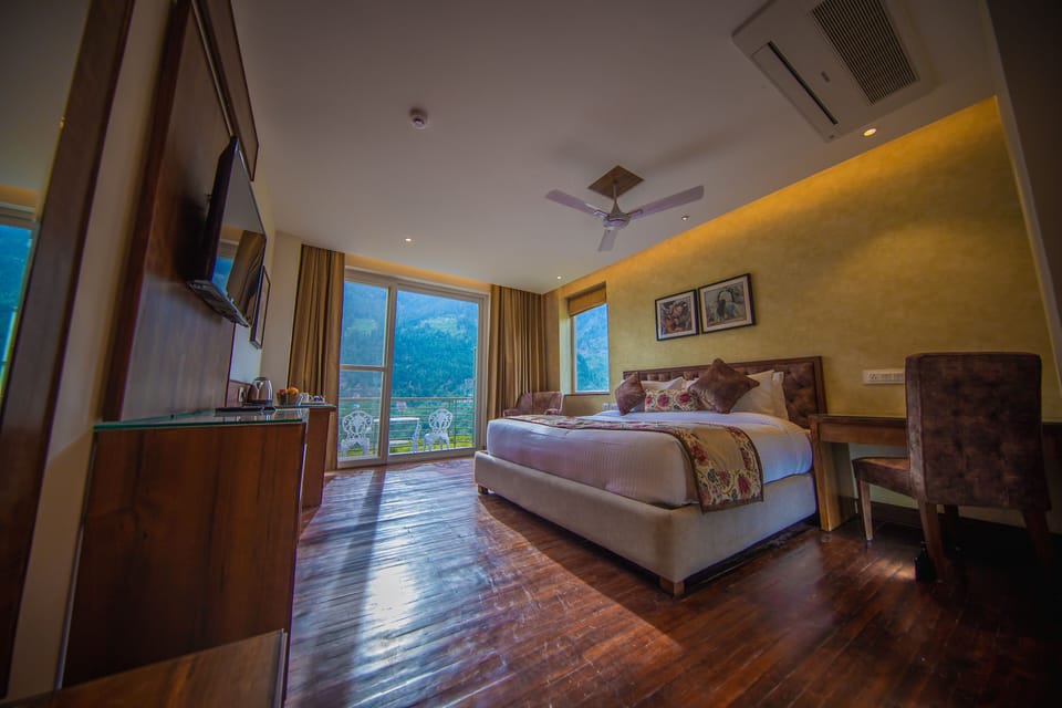 Premium Room with Private Balcony | Premium bedding, minibar, in-room safe, desk
