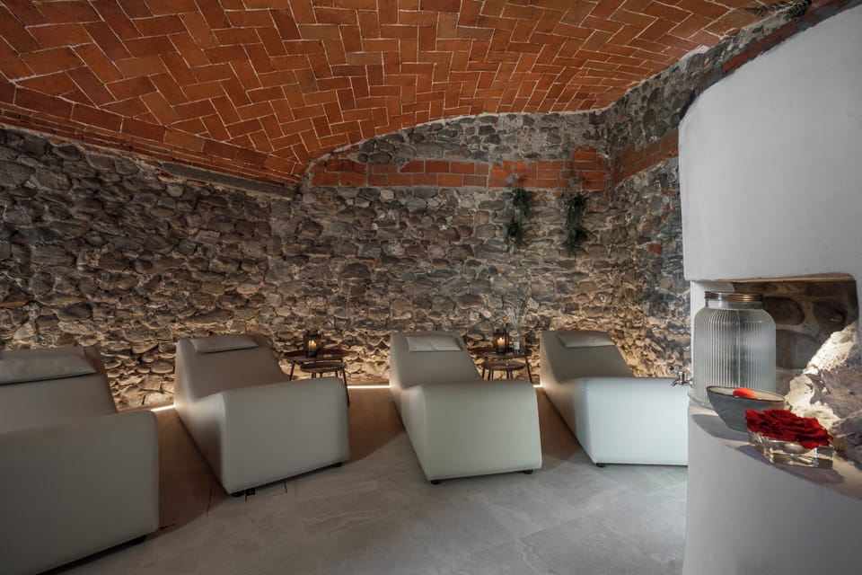 Couples treatment rooms, sauna, hot tub, steam room, Turkish bath