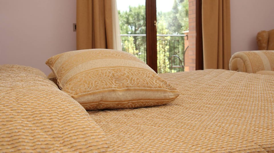 Superior Double Room, Balcony (Small) | Select Comfort beds, soundproofing, WiFi (free), bed sheets