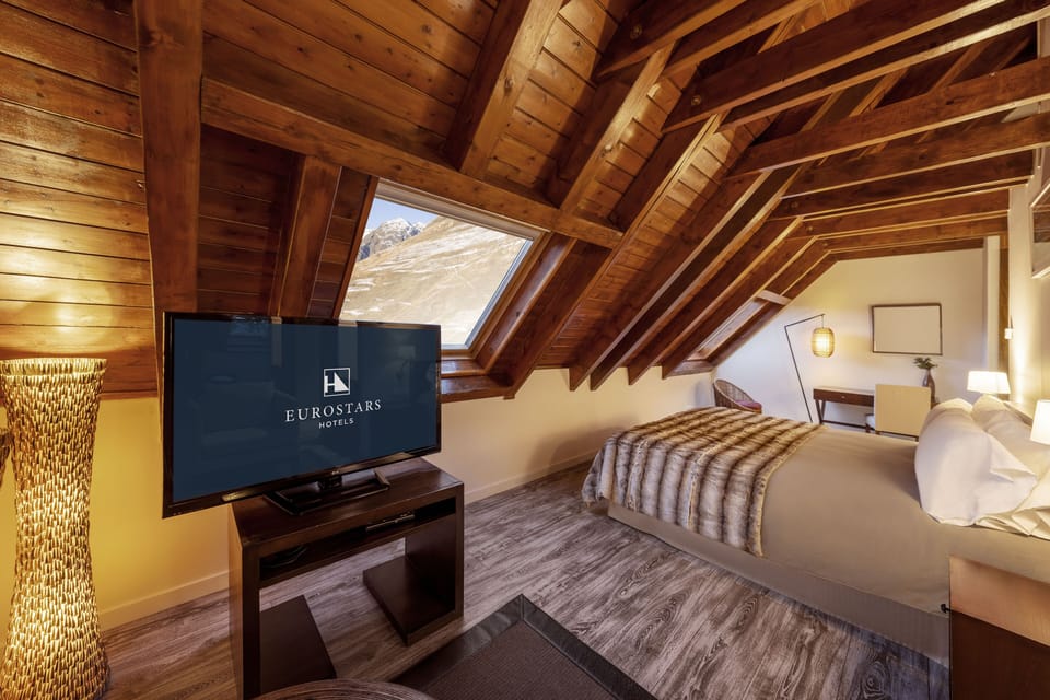 Premium Suite, Valley View (Occitania, 2 Adults) | Minibar, in-room safe, desk, soundproofing