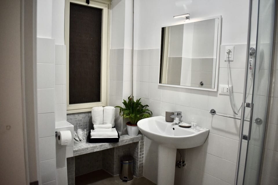 Standard Quadruple Room | Bathroom | Combined shower/tub, free toiletries, hair dryer, slippers