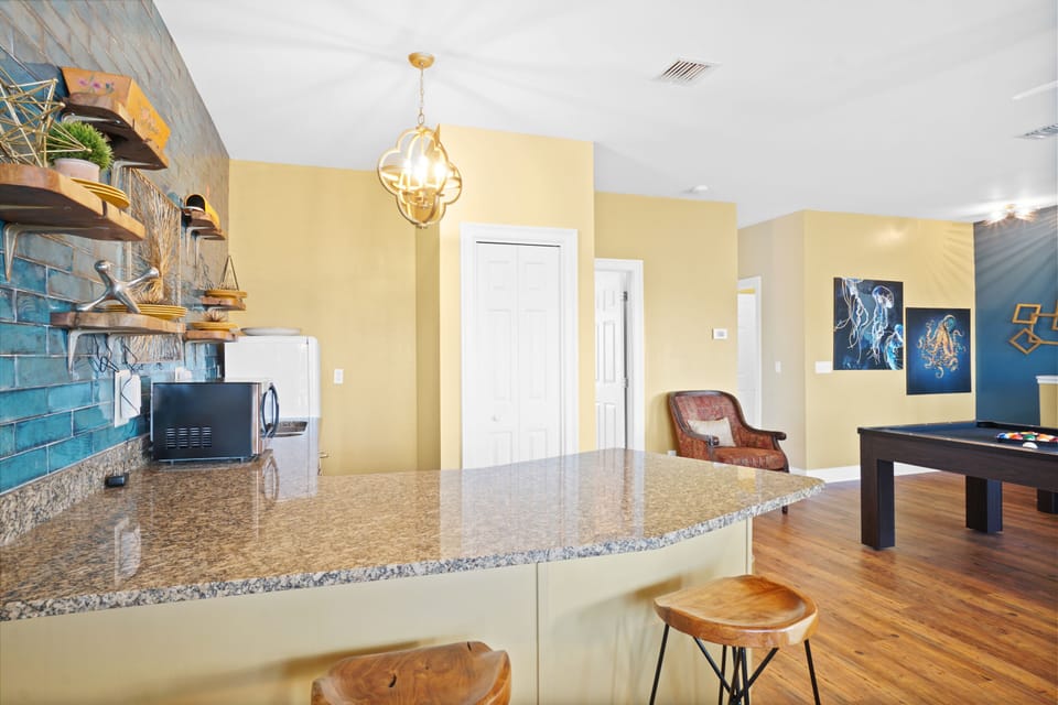House | Private kitchenette | Full-size fridge, microwave, oven, stovetop