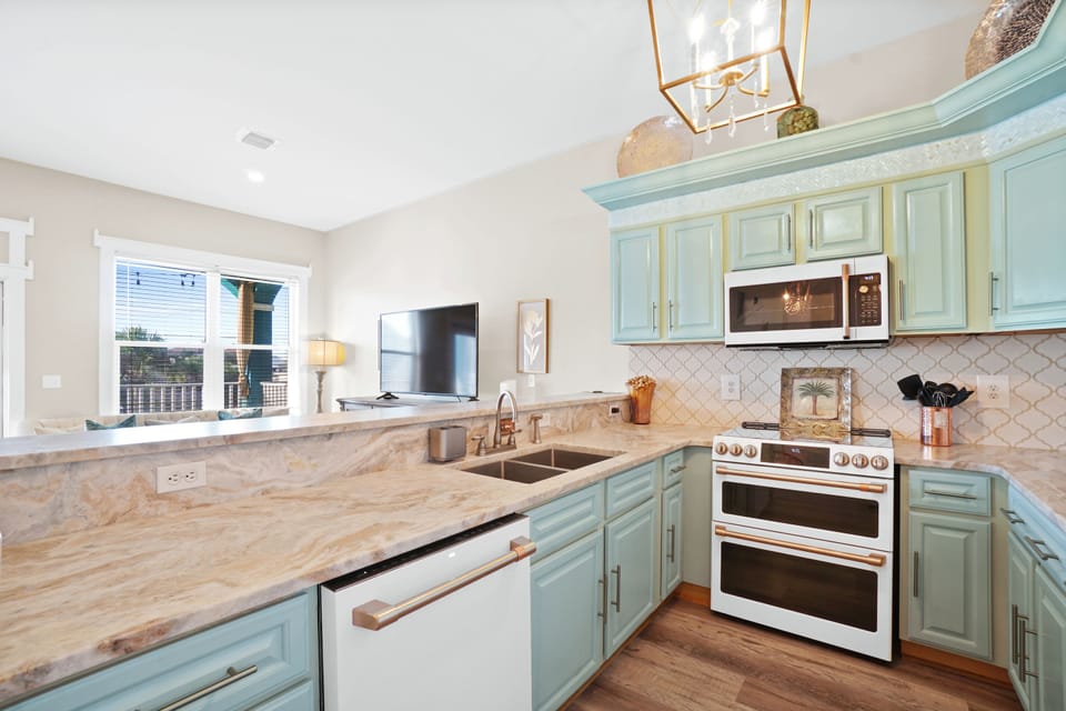 House | Private kitchen | Full-size fridge, microwave, oven, stovetop