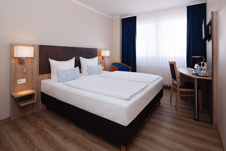 Double or Twin Room | Minibar, in-room safe, desk, soundproofing