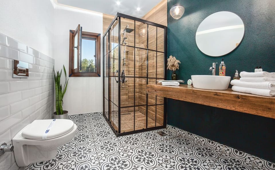 Design Room, 1 Queen Bed, Smoking, Garden View | Bathroom | Shower, rainfall showerhead, hair dryer, slippers
