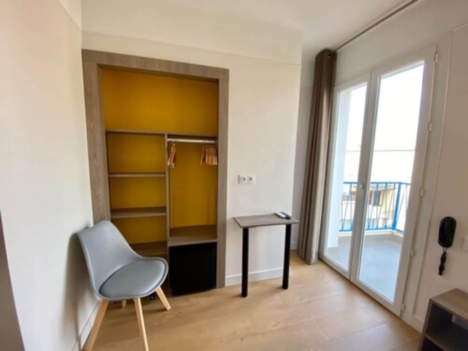 Single Budget Room | In-room safe, individually decorated, individually furnished