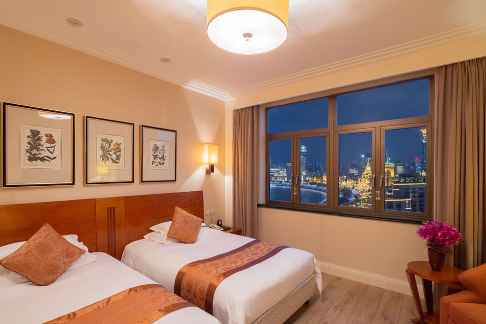 Bund View Executive King Room | Minibar, in-room safe, desk, blackout drapes