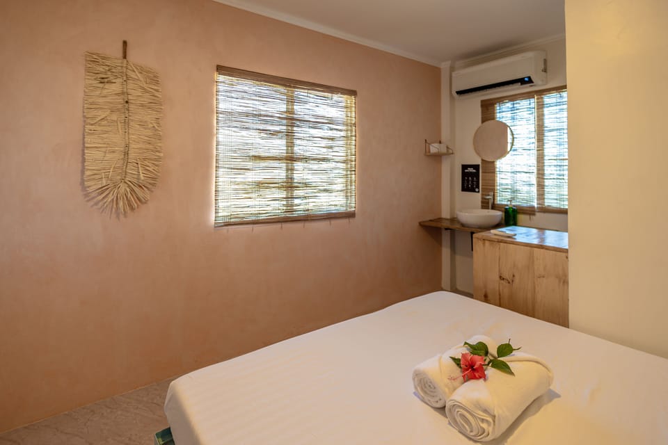 Standard Queen Room | Free WiFi, bed sheets