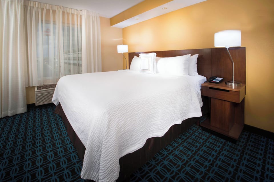 Room, 1 King Bed | Premium bedding, desk, laptop workspace, blackout drapes