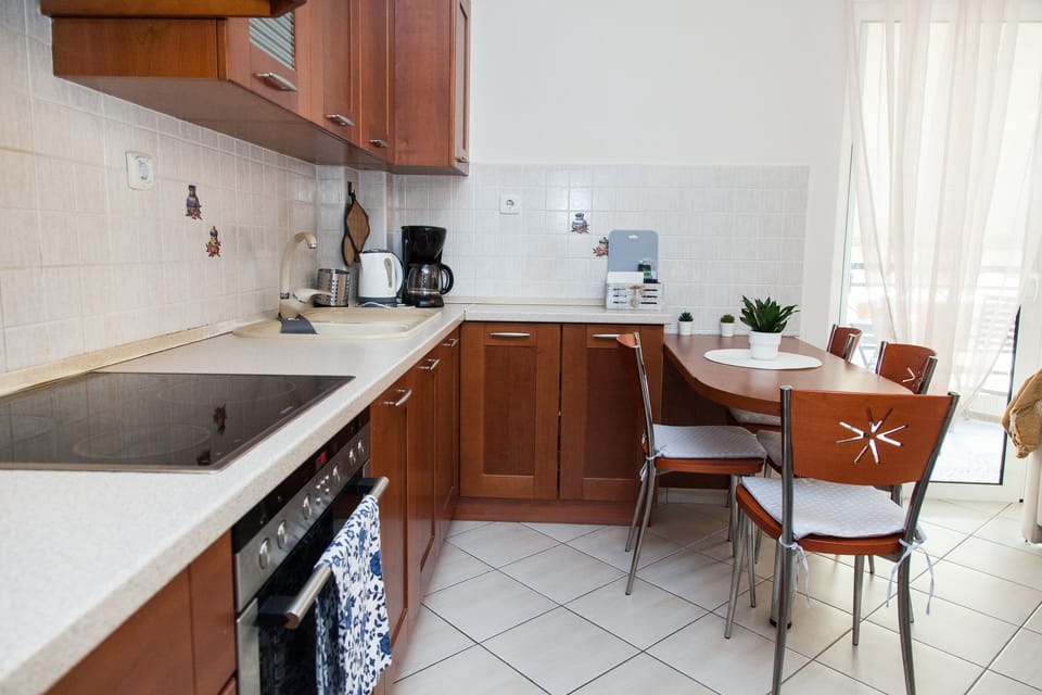 Apartment | Private kitchen | Full-size fridge, microwave, oven, stovetop