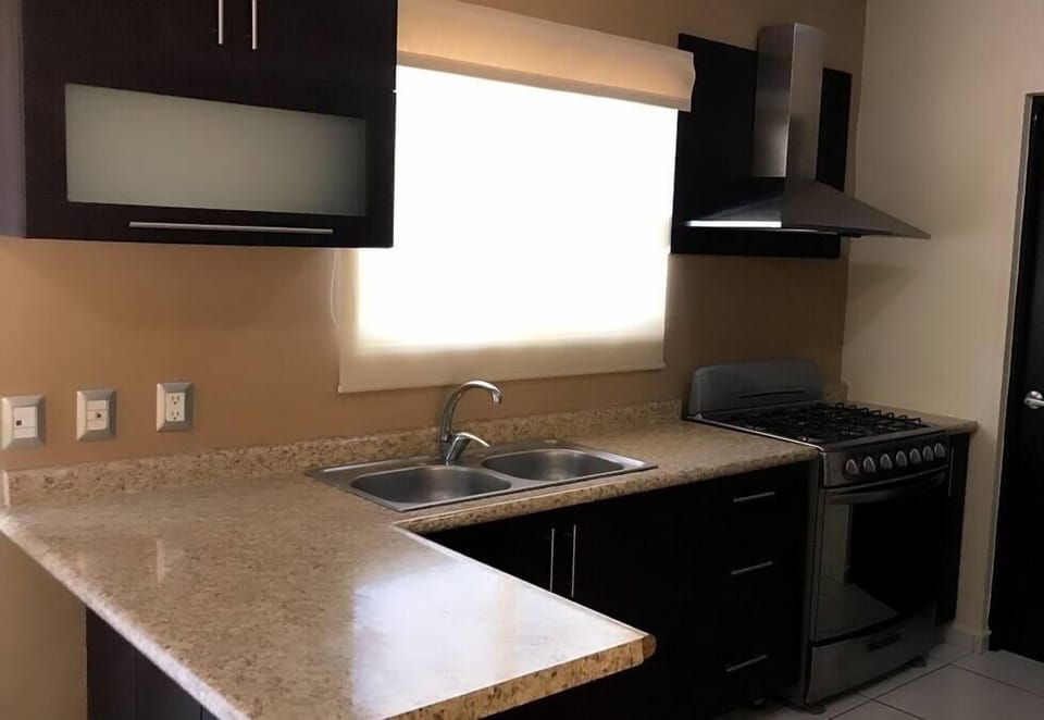 Family House | Private kitchen | Cookware/dishes/utensils