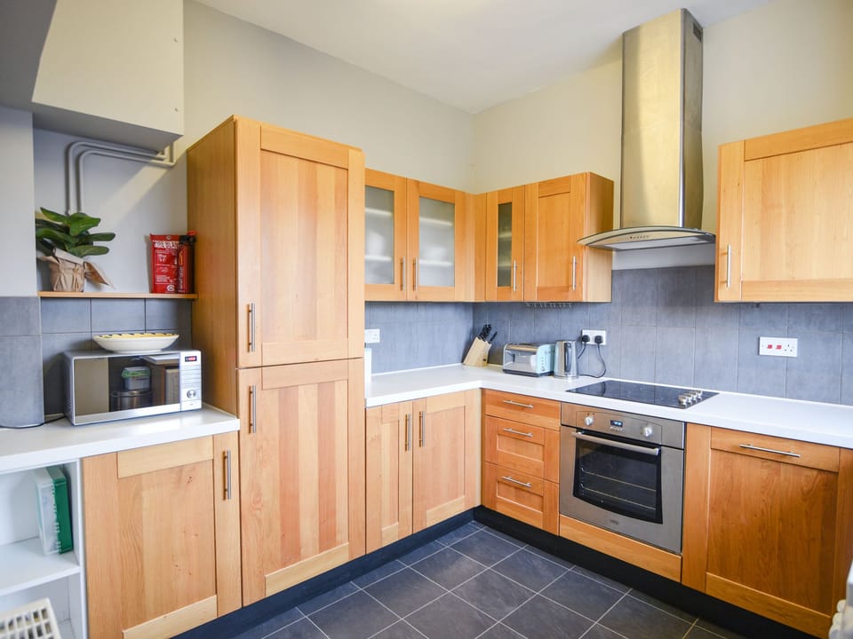 Cottage | Private kitchen | Fridge, dishwasher, electric kettle, toaster