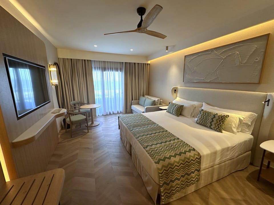 Minibar, in-room safe, laptop workspace, blackout drapes