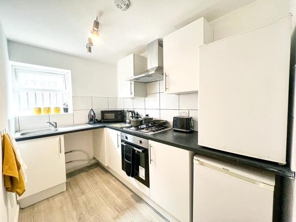 Apartment | Private kitchen | Full-size fridge, microwave, electric kettle, toaster