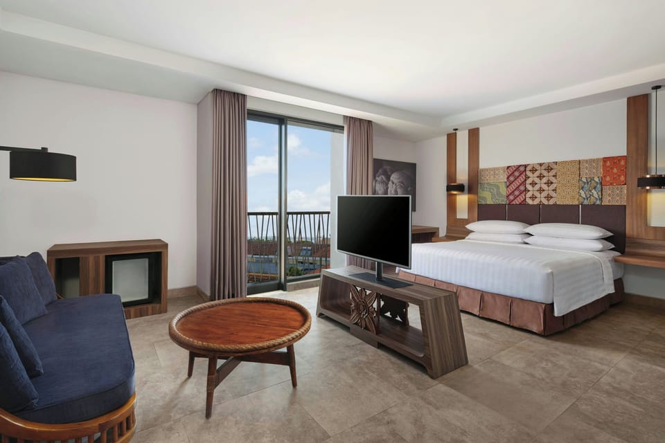 Junior Suite, 1 King Bed, City View | In-room safe, individually decorated, individually furnished, desk