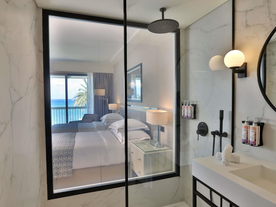Executive Twin Room, 2 Twin Beds, Sea View | 1 bedroom, minibar, in-room safe, desk