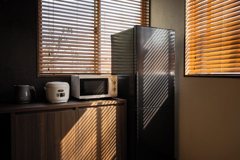 Full-size fridge, cookware/dishes/utensils