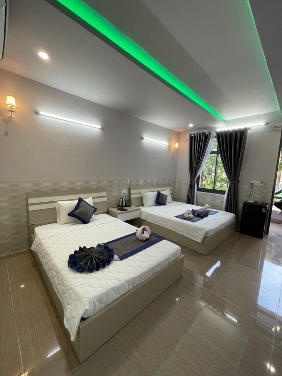 Basic Triple Room | Desk, WiFi (free), individually decorated