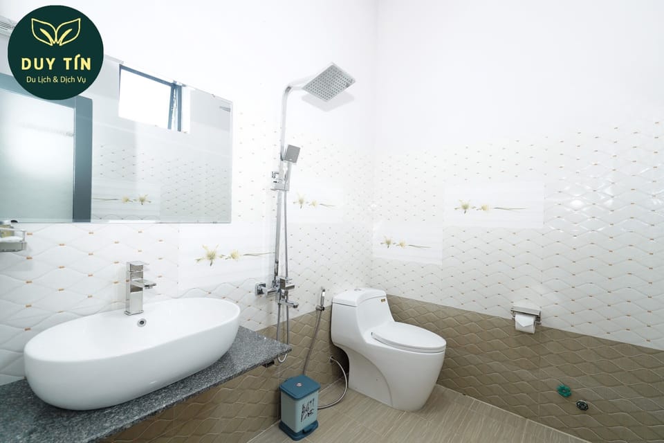 Basic Quadruple Room | Bathroom
