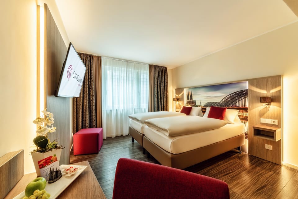 Comfort Double Room | Hypo-allergenic bedding, minibar, in-room safe, desk