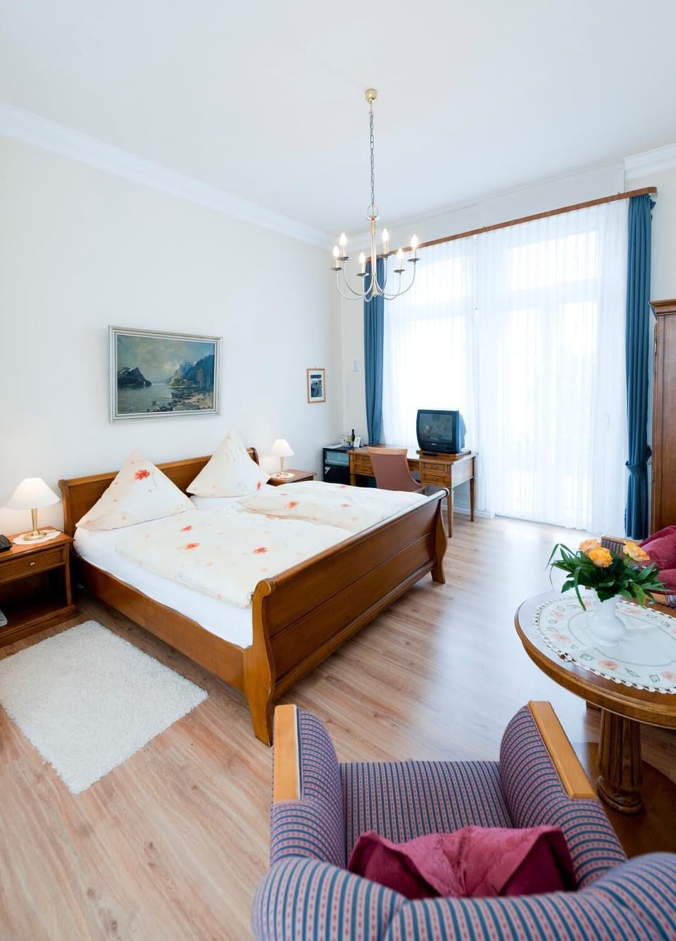 Comfort Double Room | Hypo-allergenic bedding available, minibar, in-room safe, desk