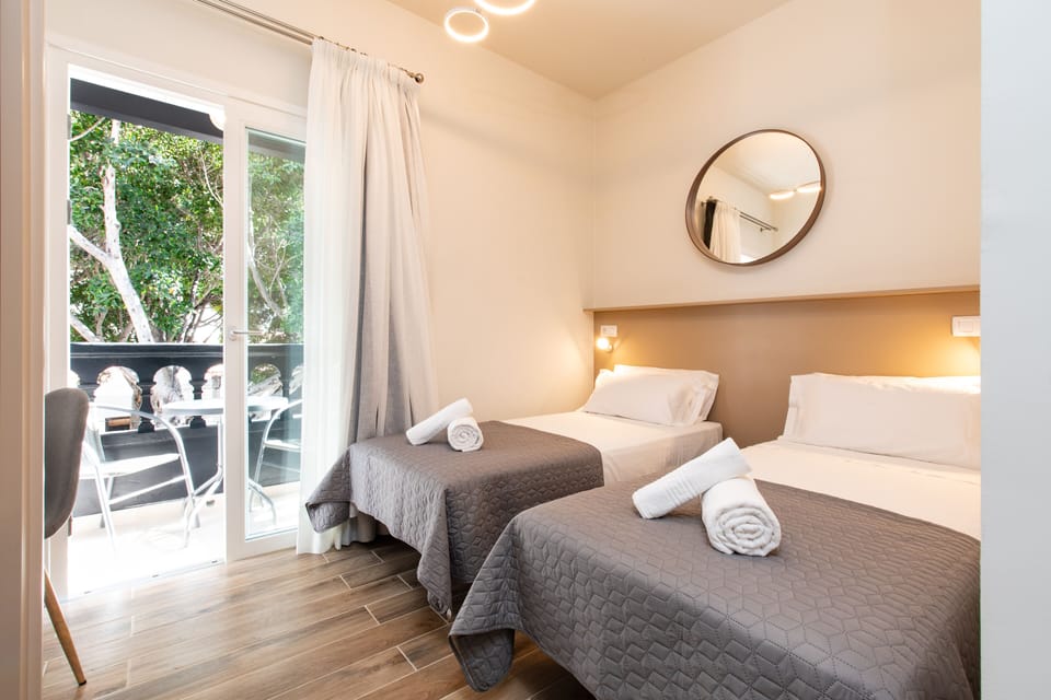 Comfort Room | Minibar, in-room safe, desk, free WiFi
