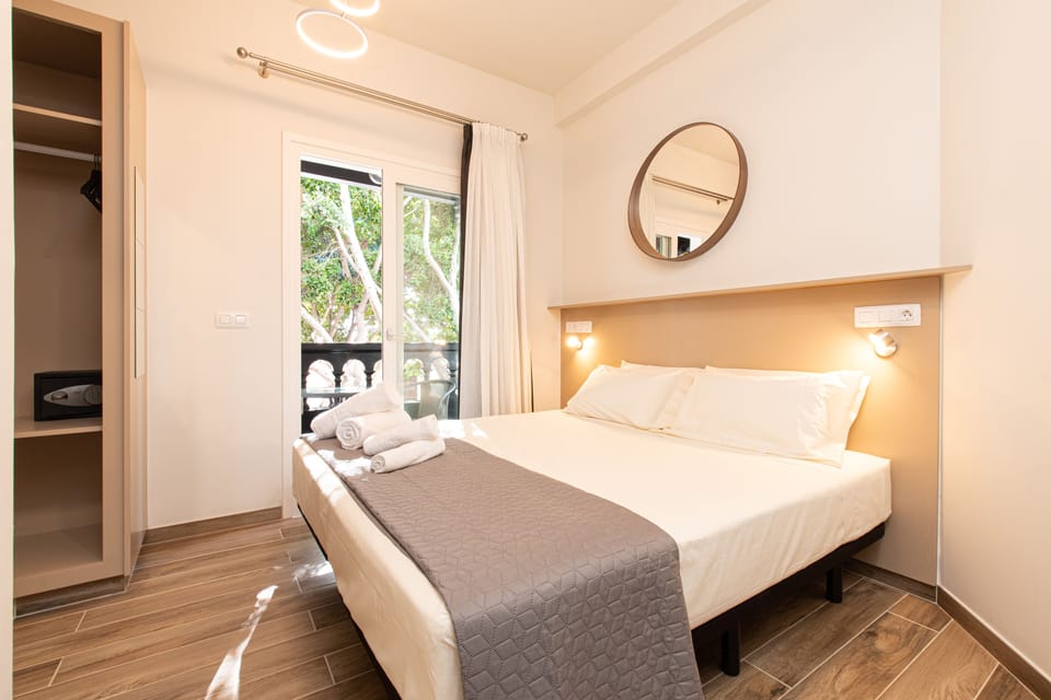 Comfort Room | Balcony