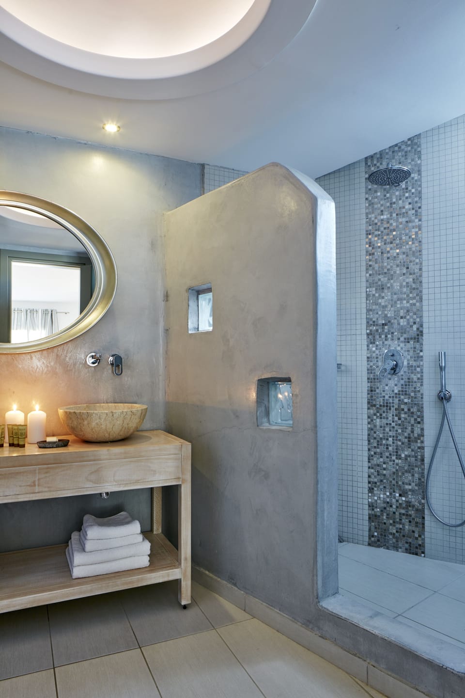 Junior Suite | Bathroom | Free toiletries, hair dryer, towels