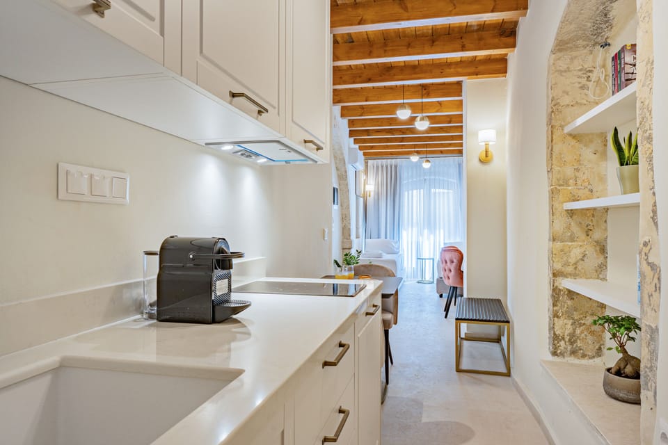 Basic Double or Twin Room | Private kitchen | Mini-fridge, stovetop, coffee/tea maker, electric kettle