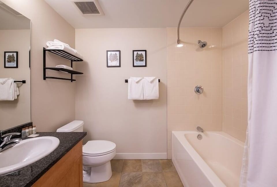 Studio | Bathroom | Towels