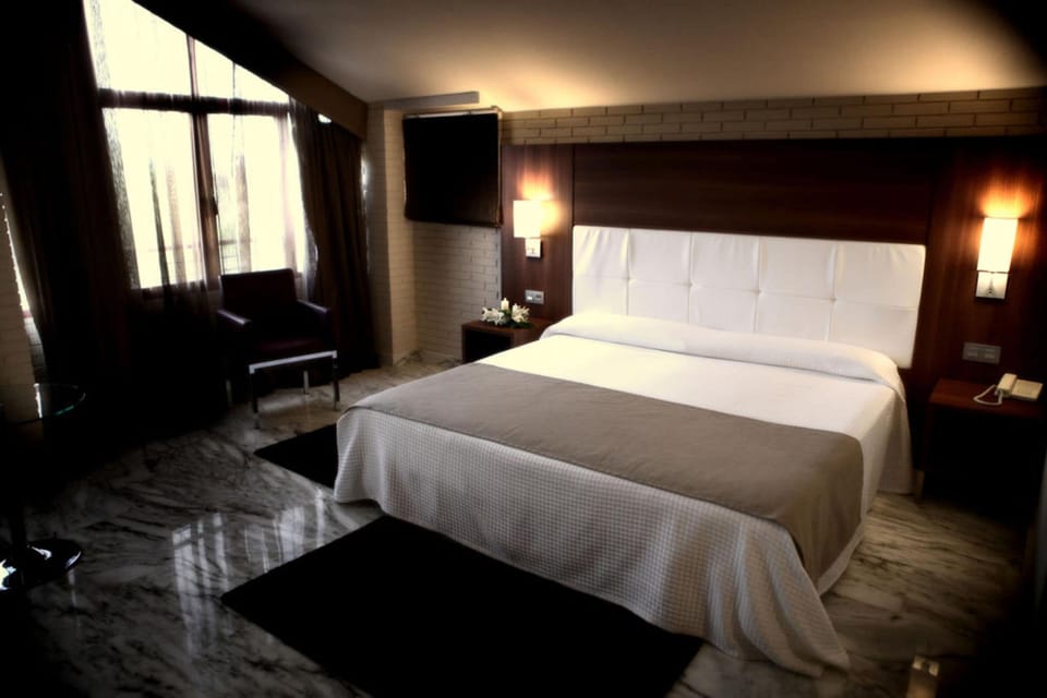 Superior Double Room | Minibar, in-room safe, desk, soundproofing