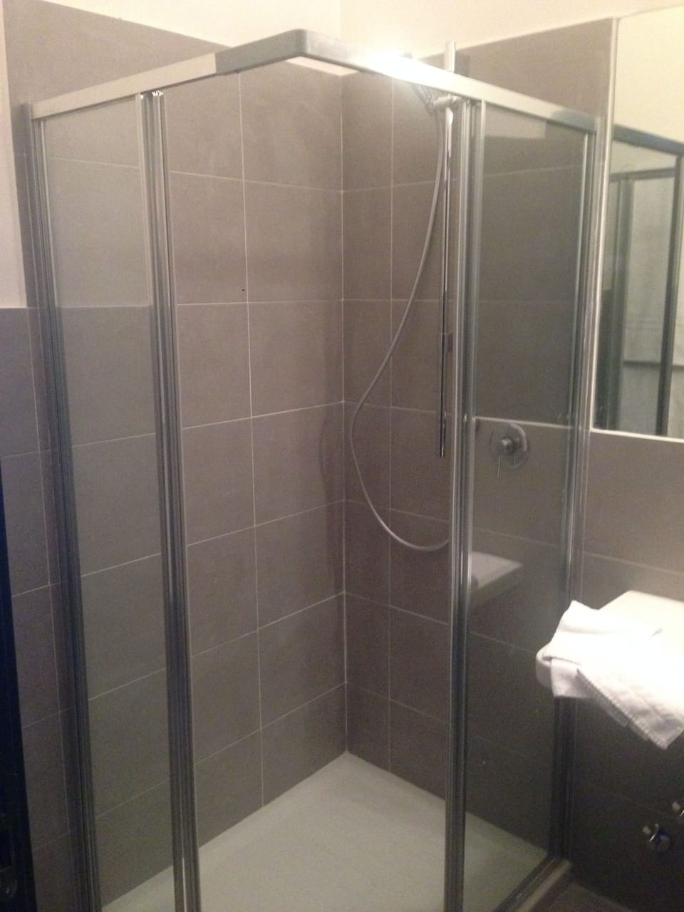 Shower, free toiletries, hair dryer, bidet
