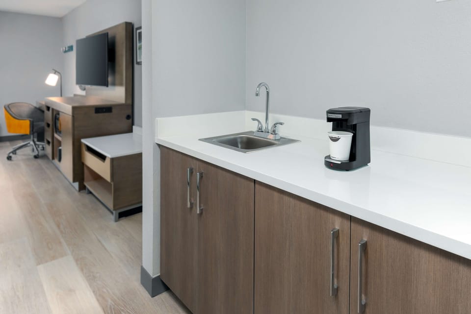 Room, 1 King Bed, Non Smoking, Refrigerator & Microwave | In-room safe, desk, blackout drapes, iron/ironing board