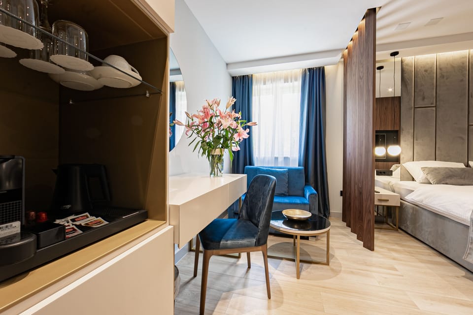 Deluxe Double Room | In-room safe, desk, laptop workspace, soundproofing