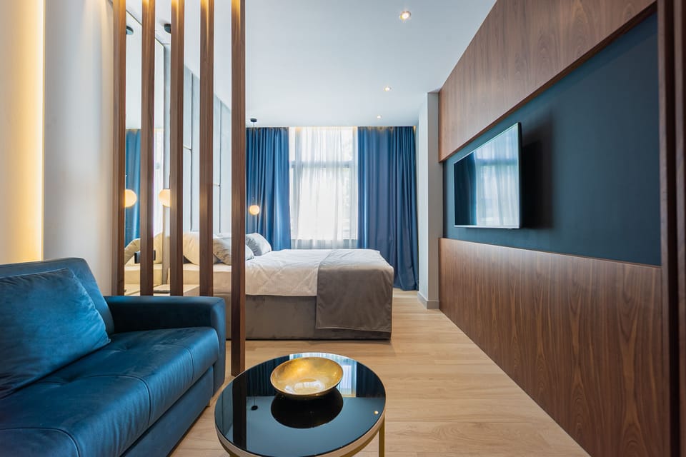 Deluxe Double Room | In-room safe, desk, laptop workspace, soundproofing