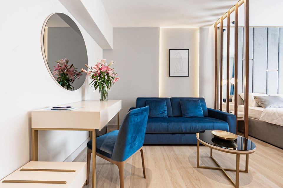 Deluxe Double Room | Living area | 100-cm Smart TV with satellite channels, TV
