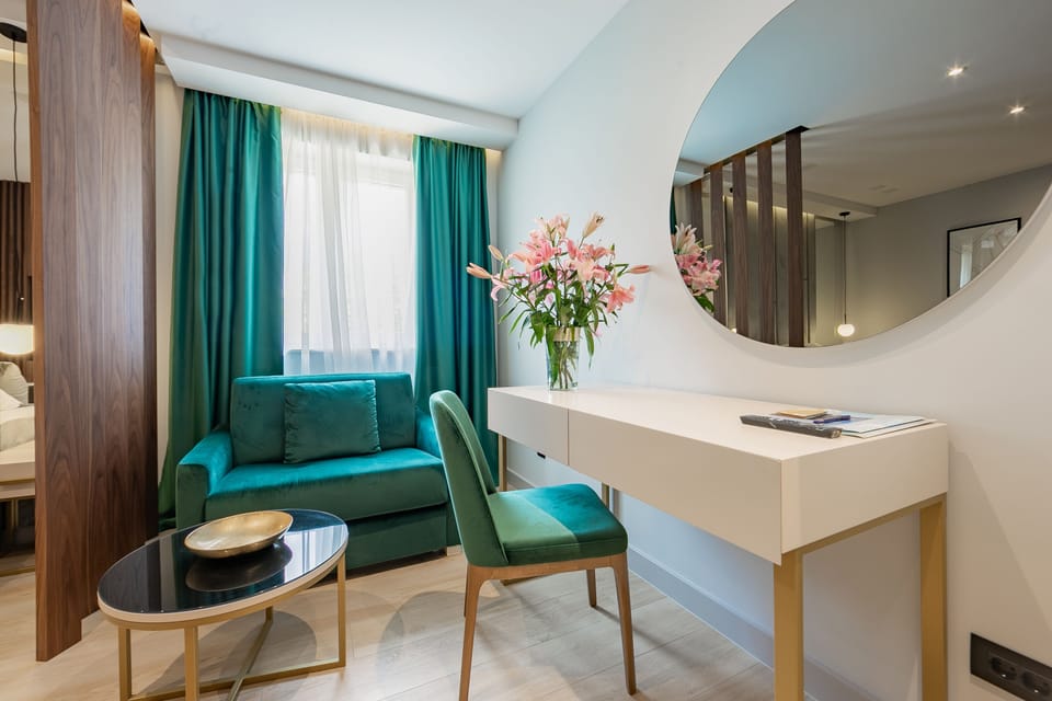 Deluxe Double Room | In-room safe, desk, laptop workspace, soundproofing