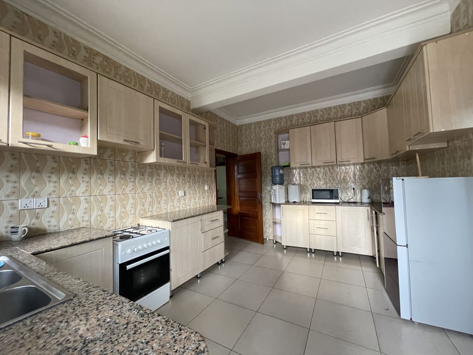 House | Private kitchen | Fridge, microwave, oven, stovetop