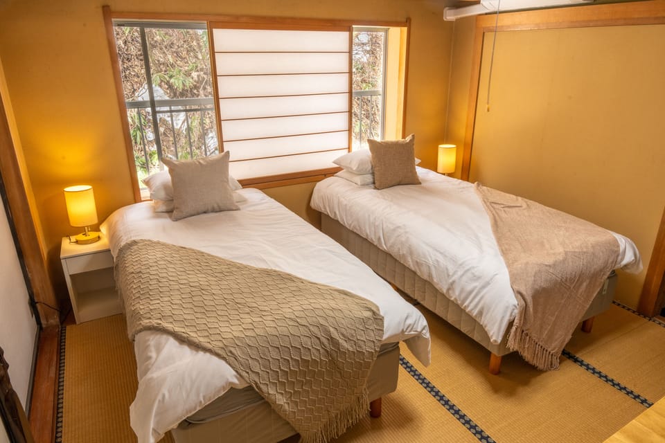 Standard Double or Twin Room, 1 Bedroom, Non Smoking, Mountain View | Premium bedding, down comforters, pillowtop beds, in-room safe