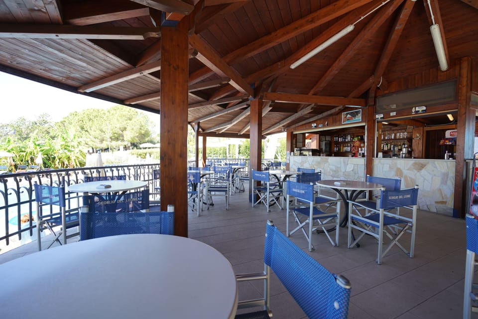 Poolside bar