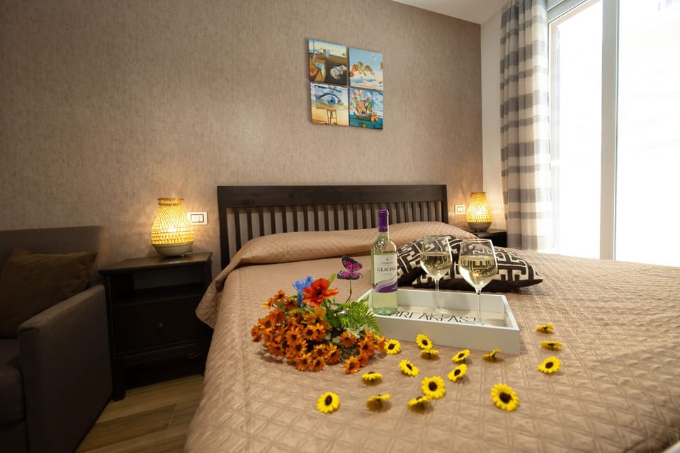 Comfort Room, 1 King Bed with Sofa bed, Courtyard View | Premium bedding, down comforters, memory foam beds, minibar